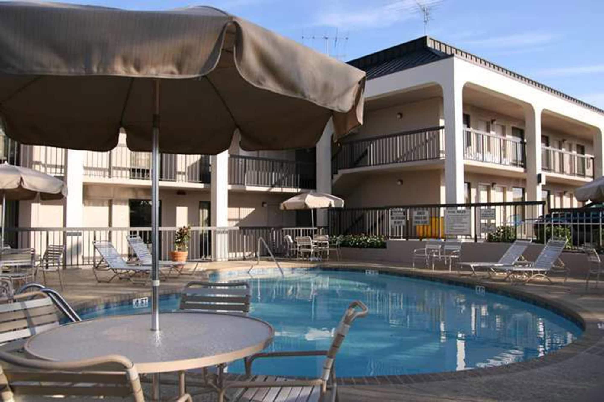 Motel 6 Fayetteville - I-95 Екстериор снимка