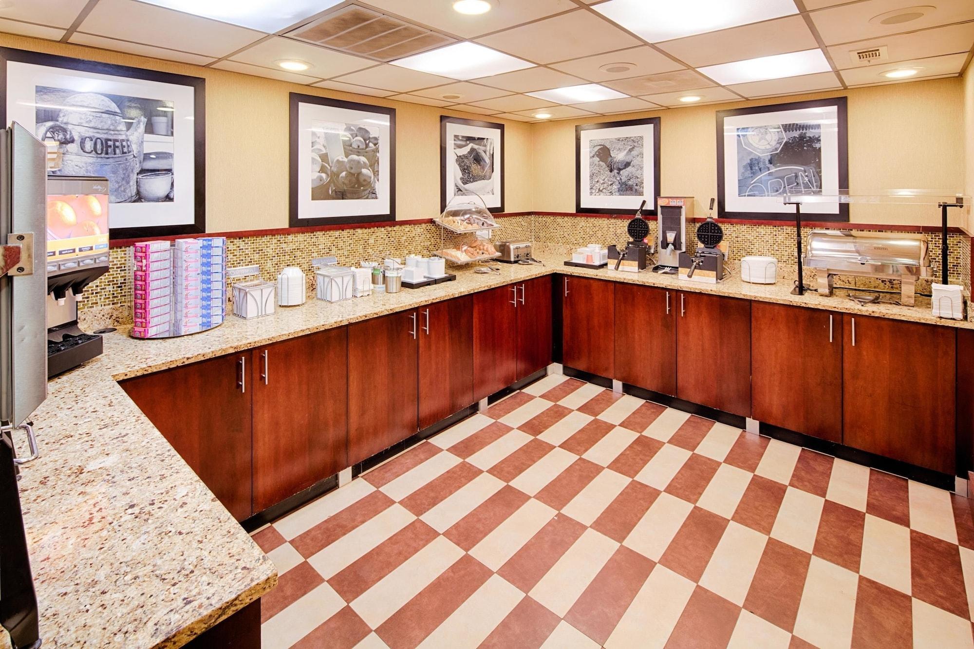 Motel 6 Fayetteville - I-95 Екстериор снимка