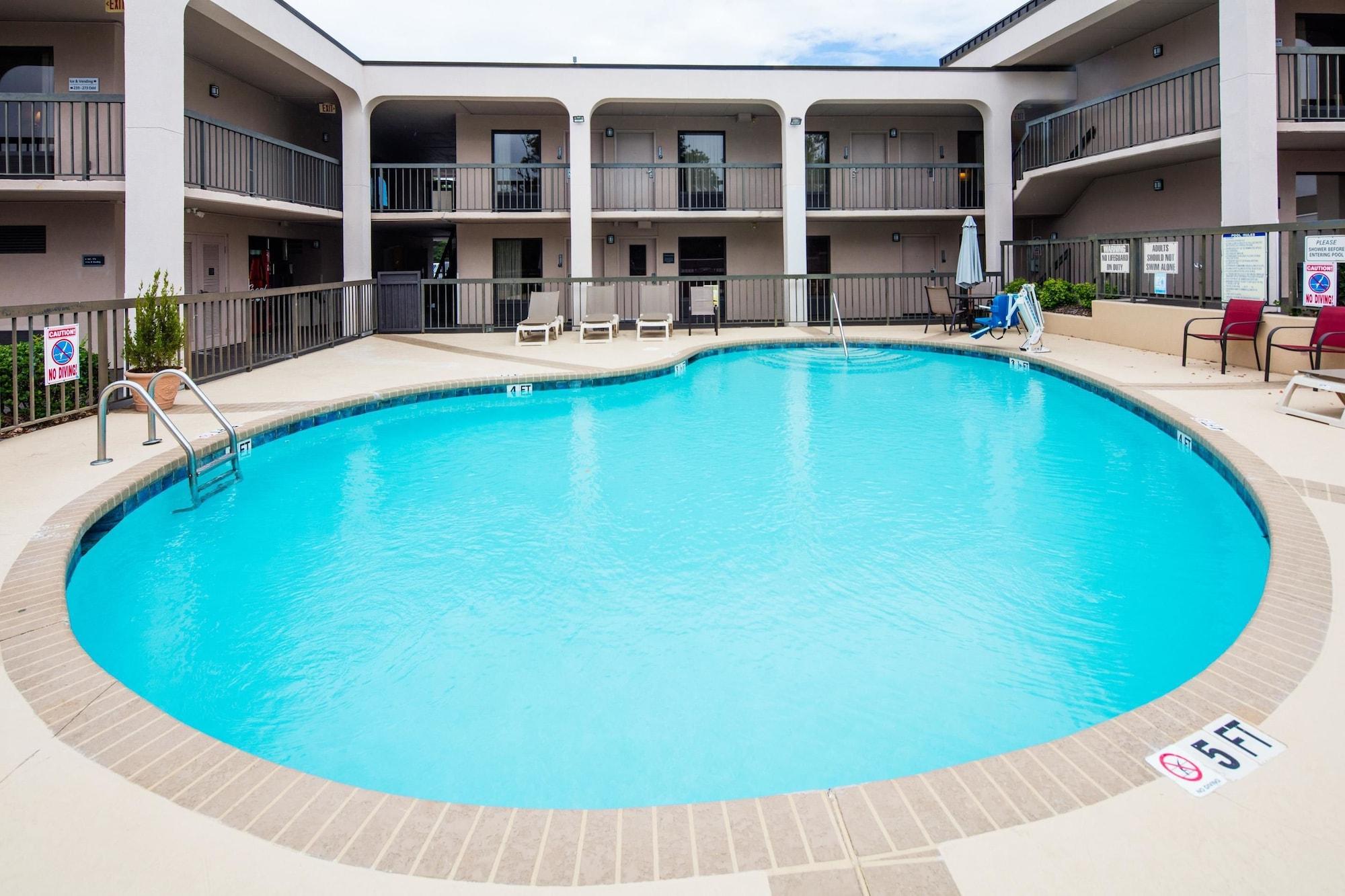 Motel 6 Fayetteville - I-95 Екстериор снимка