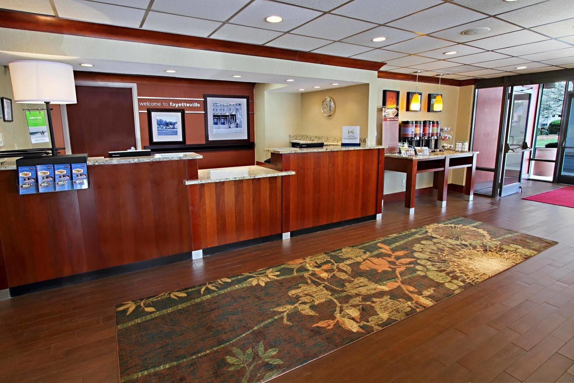 Motel 6 Fayetteville - I-95 Екстериор снимка
